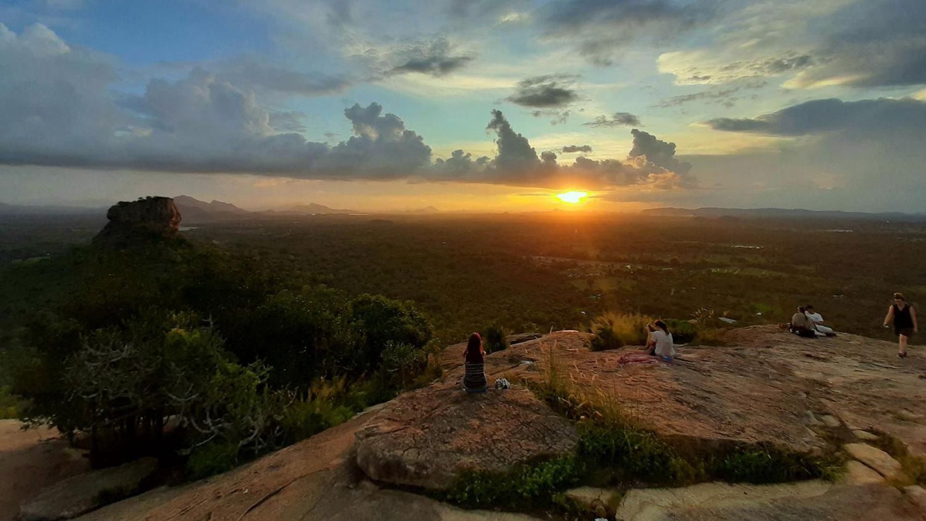 Sigiriya Rock Gate Resort Exterior photo
